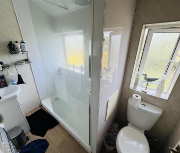 4 bedroom semi-detached house to rent - Photo 1