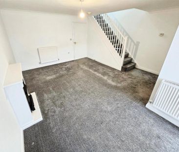 3 Bedroom House to Rent in Aintree Drive, Rushden, NN10 - Photo 2