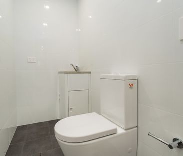 Private Granny Flat in Central Location - Photo 4