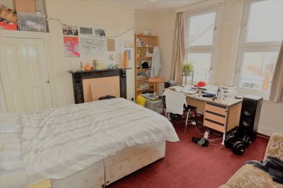 6 bedroom House in Queens Road, Leeds - Photo 3