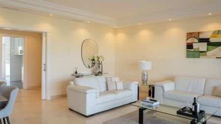 Luxury Flat for rent in Nueva Andalucia, Spain - Photo 2