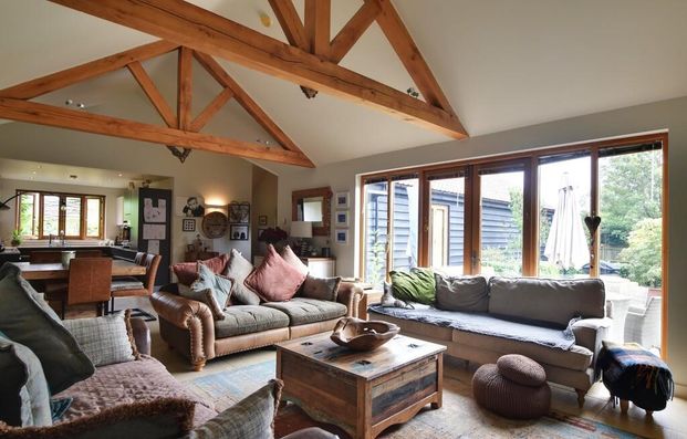 5 bedroom barn conversion to rent - Photo 1