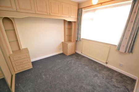 3 bedroom semi-detached house to rent - Photo 4