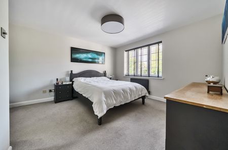 5 bedroom detached house to rent - Photo 2