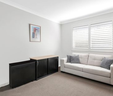 Contemporary top floor apartment - Photo 1