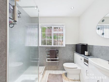 4 bedroom detached house to rent - Photo 3
