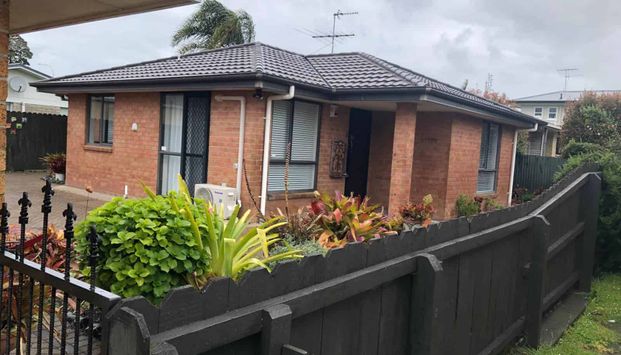 So Handy to Town - Photo 1