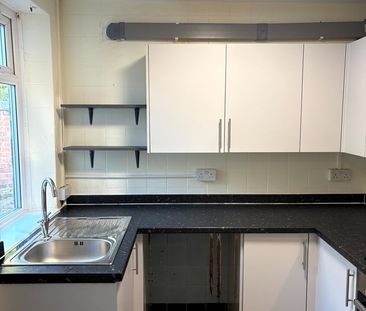 2 Bed Terraced House, Holmfield Avenue, M9 - Photo 4