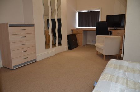 5 Bed Semi-Detached House, Marlborough Road, CV2 - Photo 5