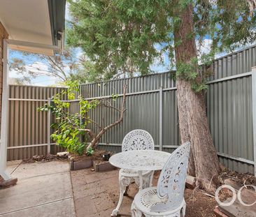 Open the Door to Inner-East Convenience and Private Charm - Photo 3