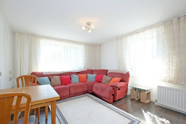 3 Bed Flat, Barron Street, AB24 - Photo 1