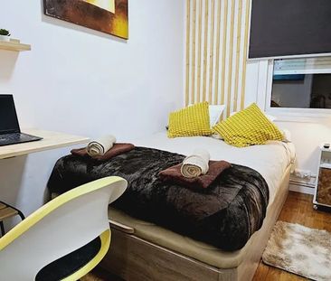 Carrer de las Navas de Tolosa, Barcelona, Catalonia 08027 - Photo 3