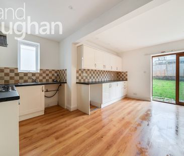 4 bedroom semi-detached bungalow to rent - Photo 3