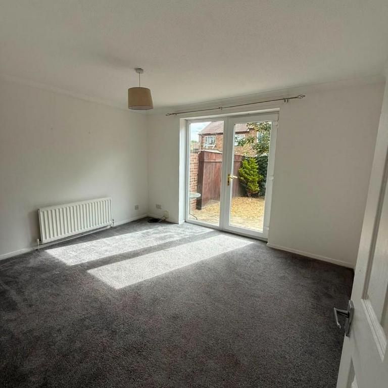 3 bedroom end of terrace house to rent - Photo 1