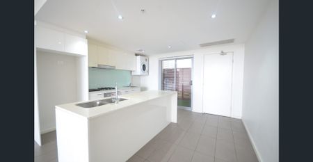 Immaculate 2 Bedroom Apartment - Photo 4