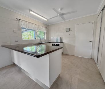 Charming Stand-Alone Villa in Whitfield Location - Photo 5