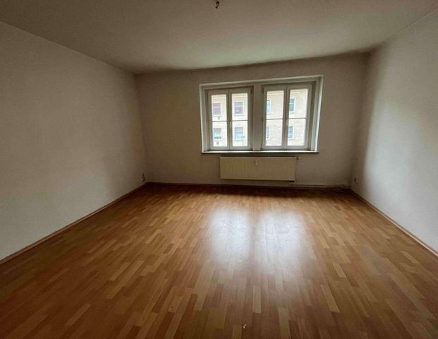 Altbauflair zum Verlieben: Helle Räume für Lebensfreude und Komfort - Photo 1