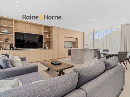 Retreat styled duplex - Photo 2