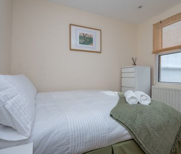 3 Bed Flat, Falcon Road, SW11 - Photo 4