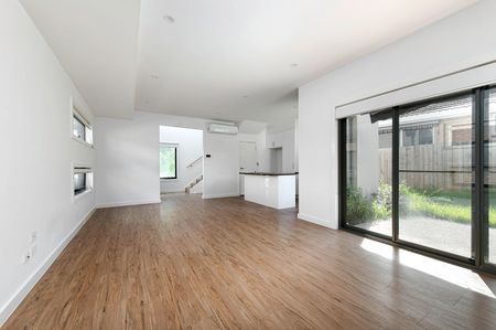 Modern 2 Bedroom Townhouse - Photo 3