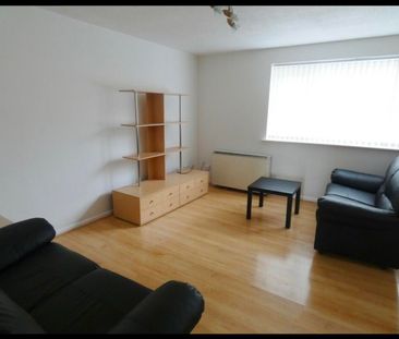 Room in a Shared Flat, Stretford Road, M15 - Photo 2