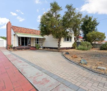 Charming Three Bedroom Home with Ample Parking in Bentley - Photo 3