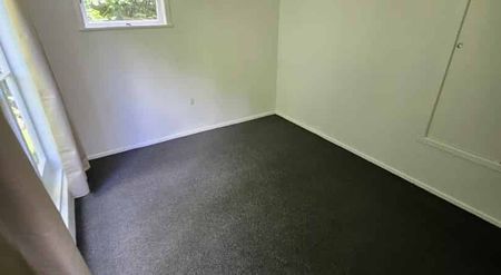 Family home - in New Lynn - Photo 2