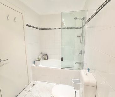 Bondi Beach - Photo 4