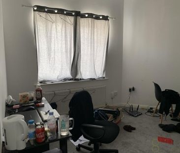 3 bedroom flat to rent - Photo 1