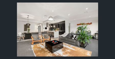 Contemporary Luxury with Generous Proportions ! - Photo 3