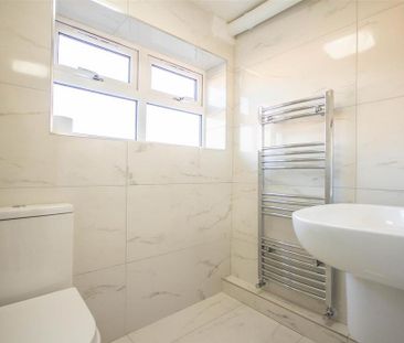 4 bedroom detached house to rent - Photo 3