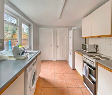 First Floor Front Right Room (Double), 8 Boulter Street, Oxford OX4... - Photo 6