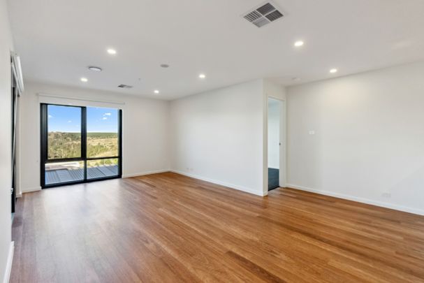 Stylish and Contemporary Design - Photo 1