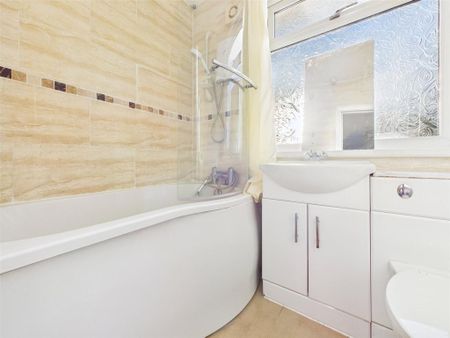 4 bedroom end of terrace house to rent - Photo 3