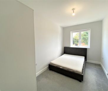 5 bedroom semi-detached house to rent - Photo 4