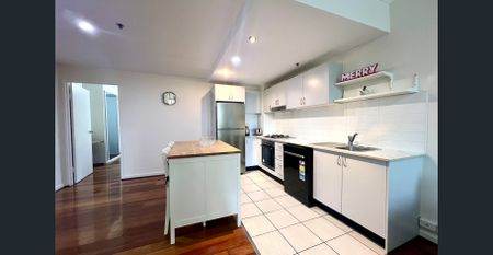 WELL PRESENTED Fully Furnished MODERN 2 BEDROOM APARTMENT - Photo 3