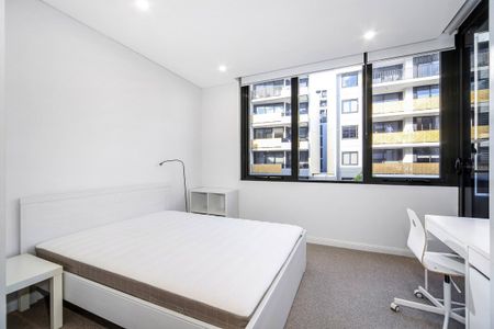 Fully Furnished Three-Bedroom Apartment - Photo 2