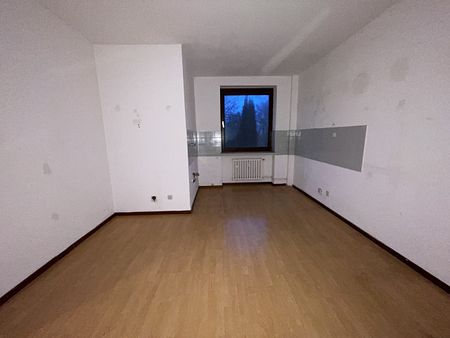 Erdgeschosswohnung in ruhiger Lage - modernes Badezimmer mit Dusche und Fenster! - Photo 4