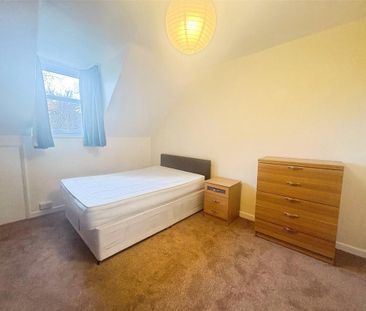 3 bedroom flat to rent - Photo 4