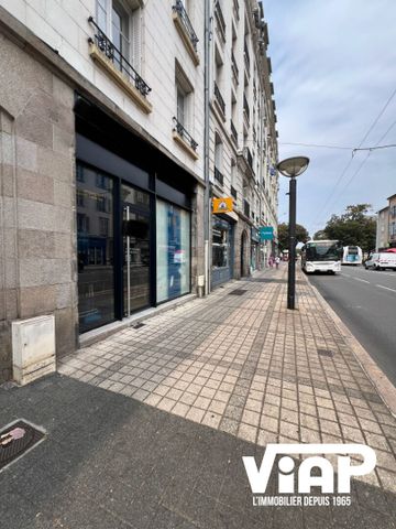 LOCAL REFAIT EN HYPER CENTRE VILLE - Photo 2