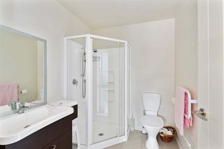 Easy care three bedrooms modern house - Photo 3