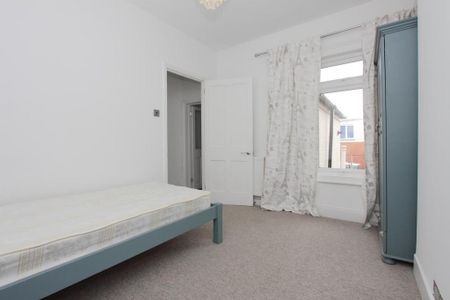 3 bedroom end of terrace house to rent - Photo 5