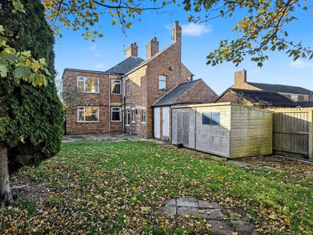 4 bedroom semi-detached house to rent - Photo 4