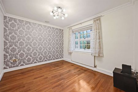 A spacious five bedroom, three bathroom family home on Ducks Hill Road. Available now and offered unfurnished. - Photo 2