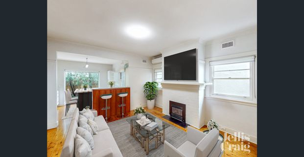 ART DECO APARTMENT - Photo 1