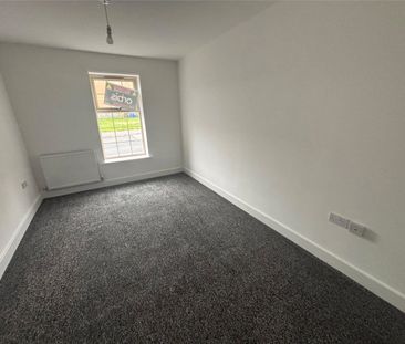 A well presented five bedroom terraced house offering spacious acco... - Photo 3