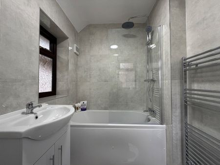 3 Bed Semi-Detached House, Larkhill Close, LS8 - Photo 4