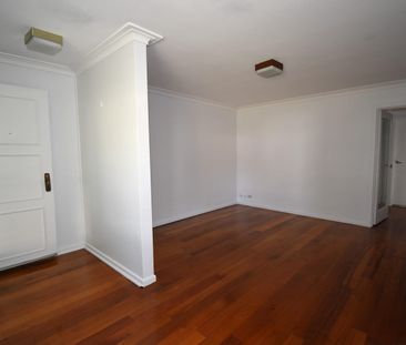 FRESHLY PAINTED 2 BEDROOM UNIT WITH HEATING/COOLING PLUS COURTYARD - Photo 4