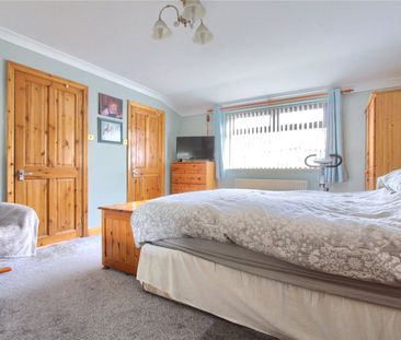 4 bed end of terrace house to rent in Conifer Close, Ormesby, TS7 - Photo 5