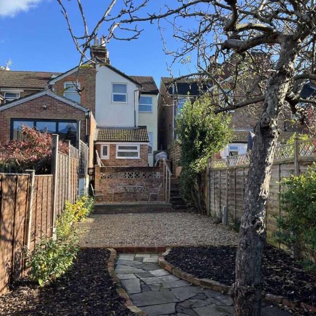 : Springfield Road, Guildford, Surrey, GU1 - Photo 1